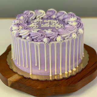 Rosettes On Top Cake