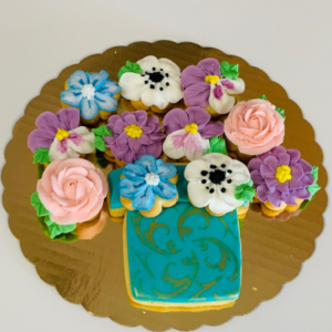 Sip & Deco: Flower Bouquet! - Cake Decorating Class - March 27 - 6:30PM-8:30PM